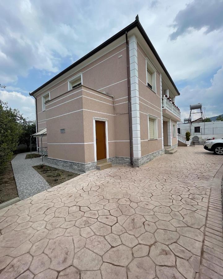 Rent Rooms Loren Vlore Exterior photo